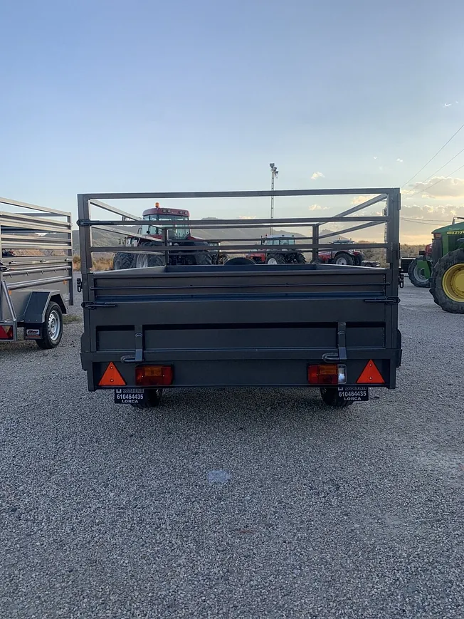 Remolque 2 ejes con rueda R10